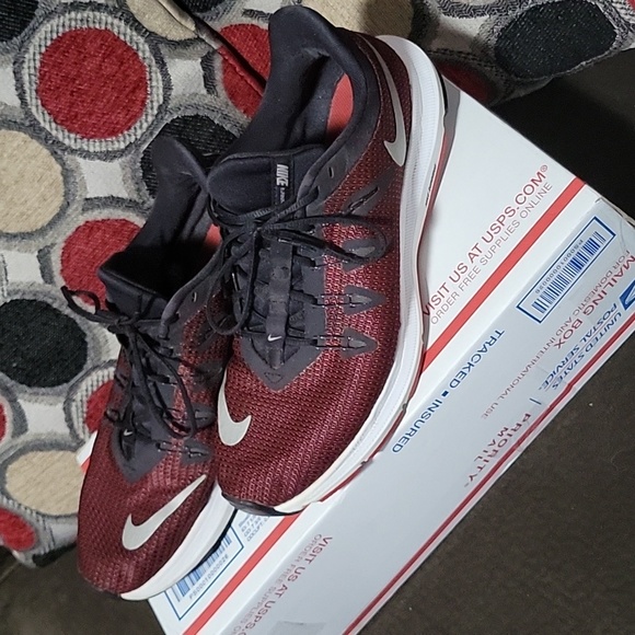 Men's 9.5 Nike running shoes - Picture 3 of 7